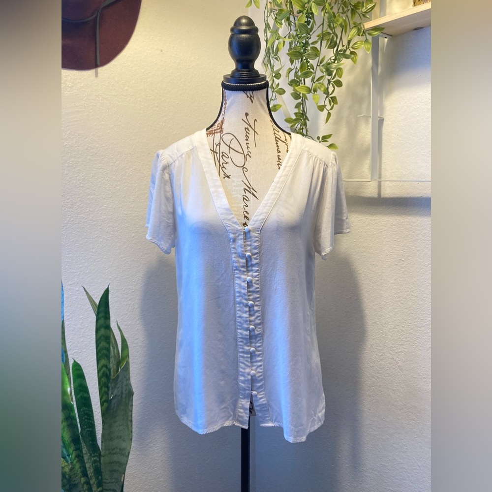Sanctuary woman’s white short sleeve blouse Sz: XS